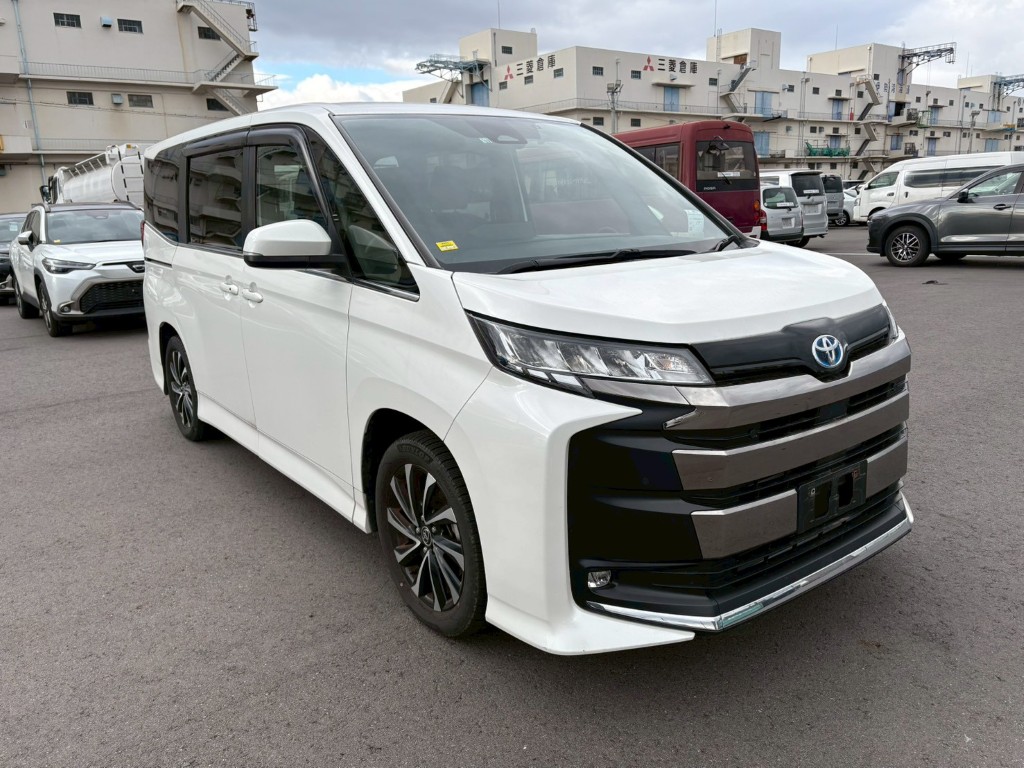 Toyota Noah Hybrid S-Z