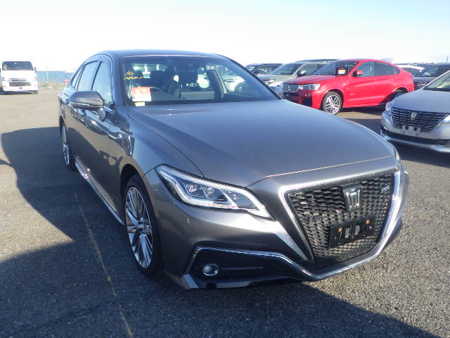 Toyota Crown 4D RS
